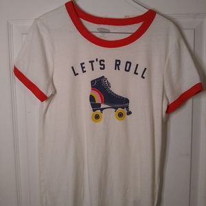 Old navy t shirt roller skates S m
